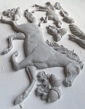 Load image into Gallery viewer, Horse &amp; Hound Décor Mould