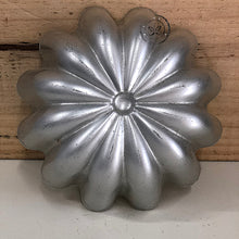 Load image into Gallery viewer, Vintage Aluminum MIRRO Jello pan