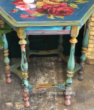Load image into Gallery viewer, Bohemian Wall Flower Table