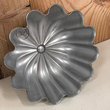Load image into Gallery viewer, Vintage Aluminum MIRRO Jello pan